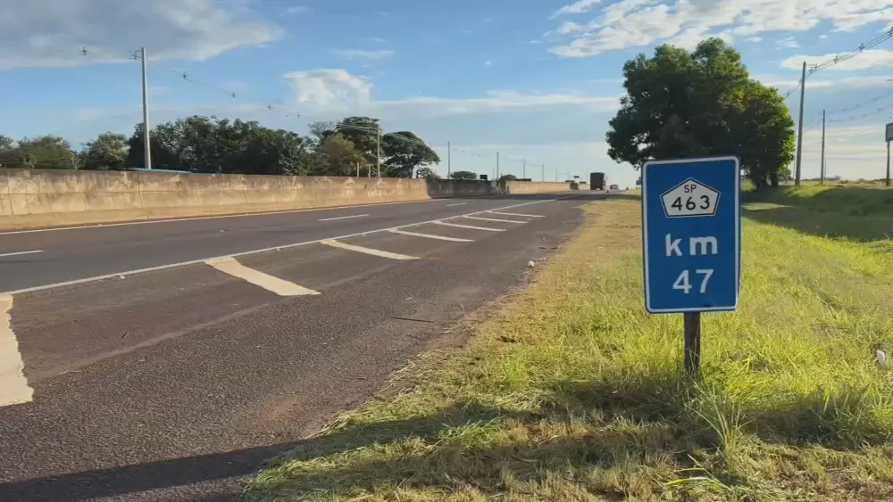 Casal encontra criança andando sozinha em acostamento de rodovia de Araçatuba