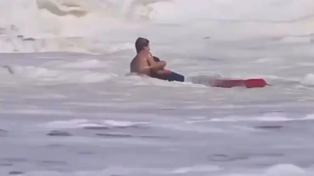 Trump condecorará a un socorrista de 16 años que salvó a un niño de morir arrastrado por el mar