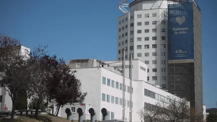 El Hospital Vall d'Hebrón realiza el primer trasplante de riñón entre dos personas con VIH en España