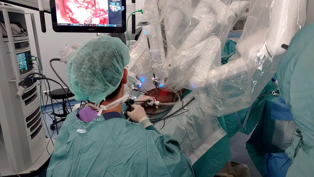 Vall d'Hebron realiza el primer trasplante en España entre dos personas con VIH