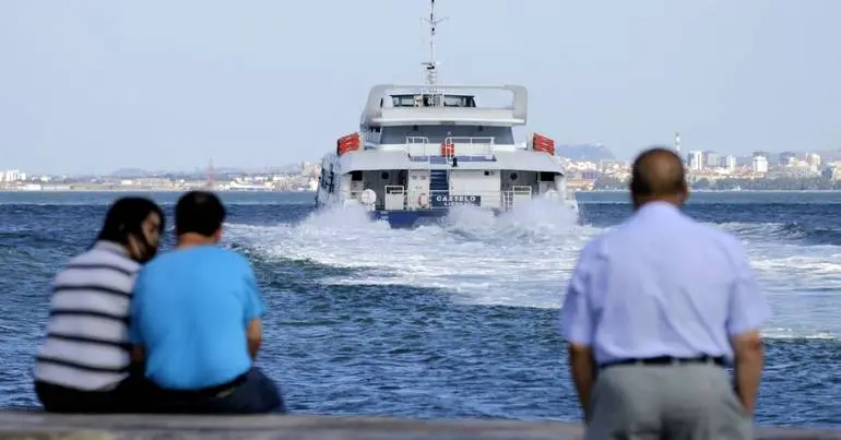 Ligação fluvial Porto-Gaia retomada esta quarta às 17h30