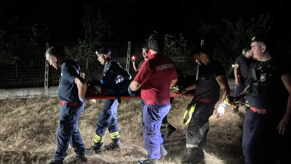 “Valeu a pena”: As fotos impressionantes do momento em que idoso desaparecido em Arganil é encontrado e resgatado pelos bombeiros