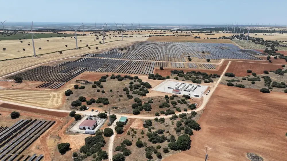 EDP coloca em operação primeira instalação da Península Ibérica que combina eólica, solar e baterias