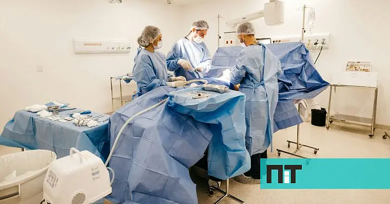Cirurgia histórica. Mulher recupera a visão após transplante inédito