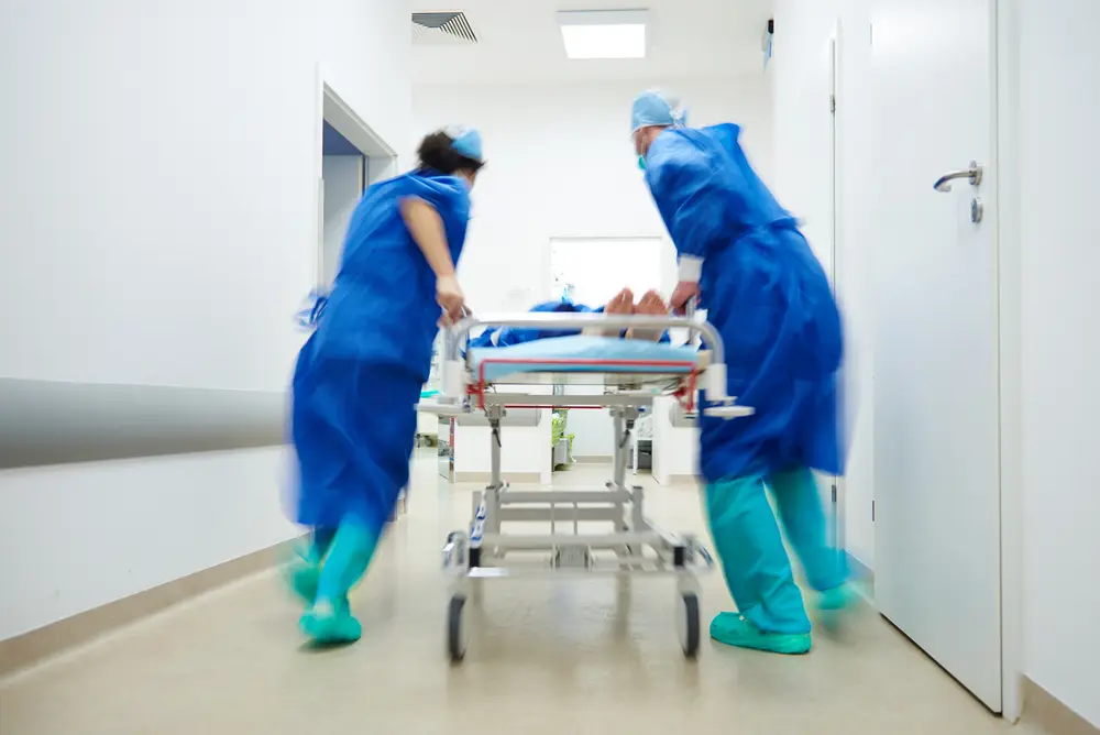 Mulher recupera a visão após primeiro transplante de mácula realizado no mundo